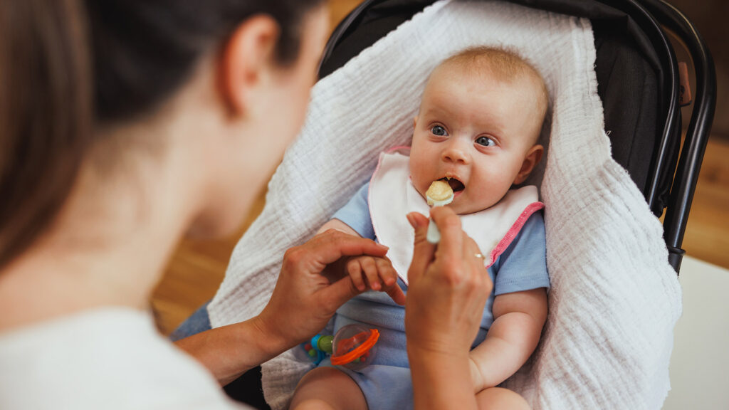 Bebe Mit Nanny Creche Und Findet