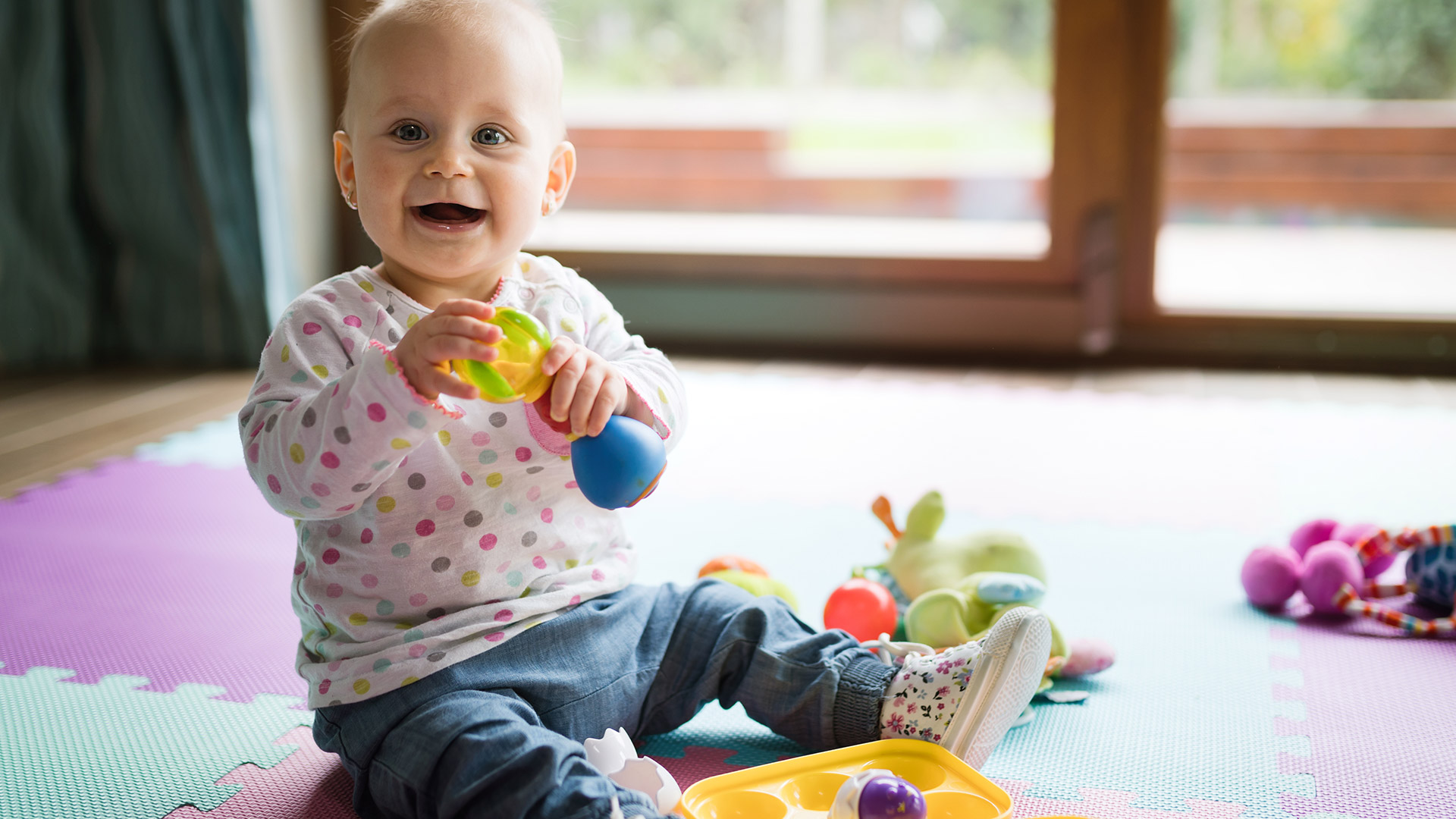 Bebe Souriant Creche