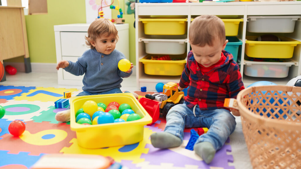 Quelle est la différence entre une crèche publique et une crèche privée ? - Creche-et-trouve.ch